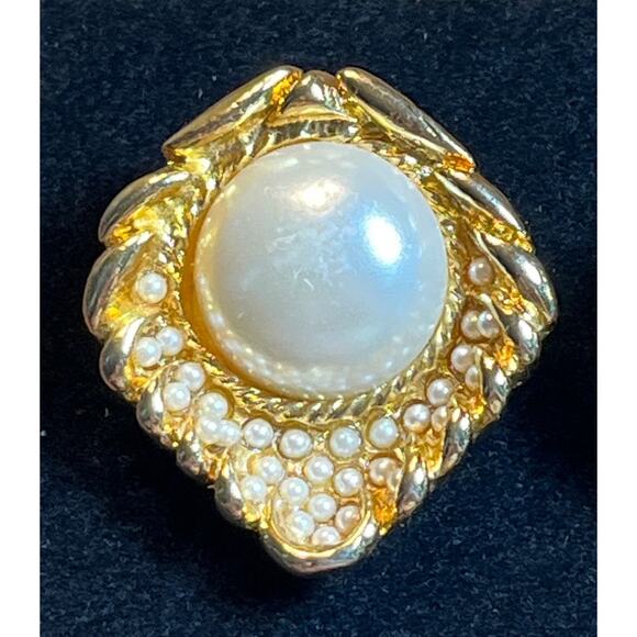 Vintage MUSI Gold Tone Faux Pearl Shoe Clips Leaf Design Statement Accessory - Picture 2 of 6